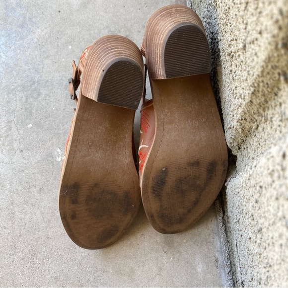 Kelsi Dagger Embroiderd Booties - Picture 6 of 8